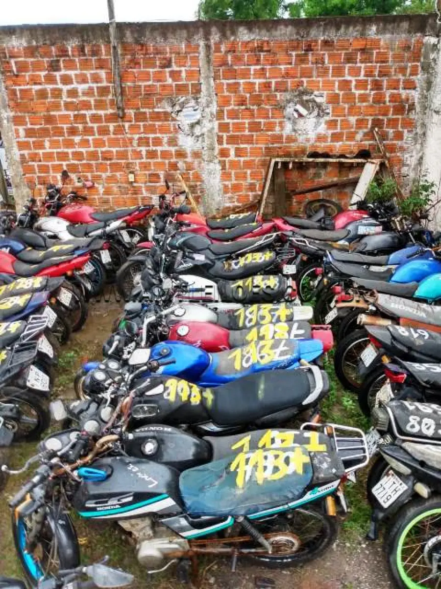 LOTE 113 - SUCATAS: HONDA/CG 125 TODAY (+), ANO: 1989/1989, PLACA: IFA3373; HONDA/CG 125 TITAN, ANO: 1996/1996, PLACA: IFE0863; HONDA/CG 125 (+), ANO: 1986/1986, PLACA: IFE9921; JTA/SUZUKI EN125 YES (+), ANO: 2005/2005, PLACA: IMM5712; HONDA/CG 125 TITAN KS (+), ANO: 1999/2000, PLACA: IJI0215; HONDA/CG 125 TITAN KS (+), ANO: 2000/2001, PLACA: IJS7426; HONDA/CG 150 TITAN KS, ANO: 2004/2004, PLACA: ILX5227; HONDA/CG 125 FAN (+), ANO: 2007/2007, PLACA: INT6537