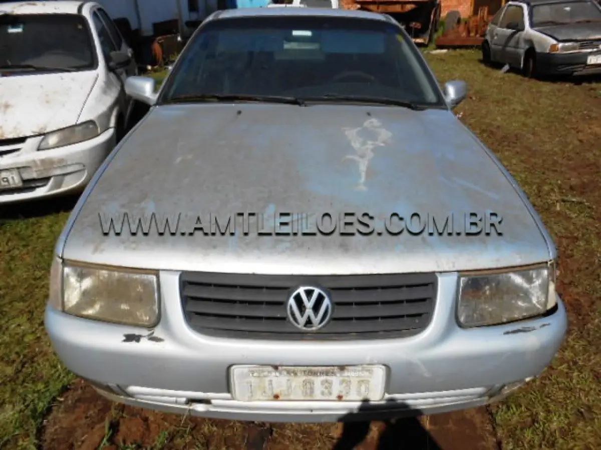 LOTE 002 - MARCA/MODELO: VW/SANTANA 2.0;  ANO/MODELO: 2000/2000