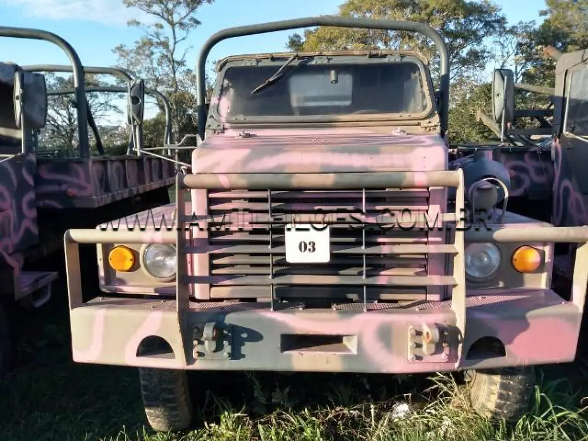 LOTE 003 - MARCA/MODELO: CAMINHÃO ENGESA/ EE25/EF2521, 2 1/2 Ton, 6 x 6 ; ANO: 1981
CHASSI: 9BB025711JJ002207
MOTOR: 6 Cil., MBB nº 344919035684167