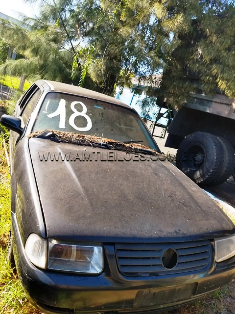 LOTE 018 - MARCA/MODELO: VIATURA TRANSPORTE DE PESSOAL AUTOMÓVEL / MARCA: VOLKSWAGEN; MODELO: SANTANA
ANO: 2003/2003
CHASSI: 9BWAEO3X73P015532
PLACAS: JFP3405; MOTOR: UQH043709; 
DPVAT/2019 – Não pago (valor: R$ 16,15)