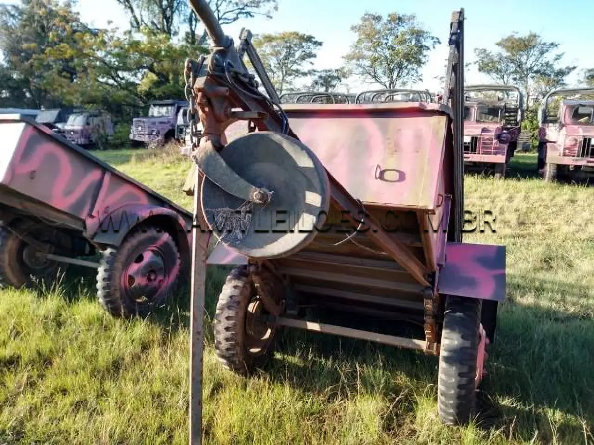 LOTE 037 - REBOQUE MARCA LAVINE / MODELO CC55AKWT, 
01 Ton, 02R, ANO: 1944 ; CHASSI: CT13552