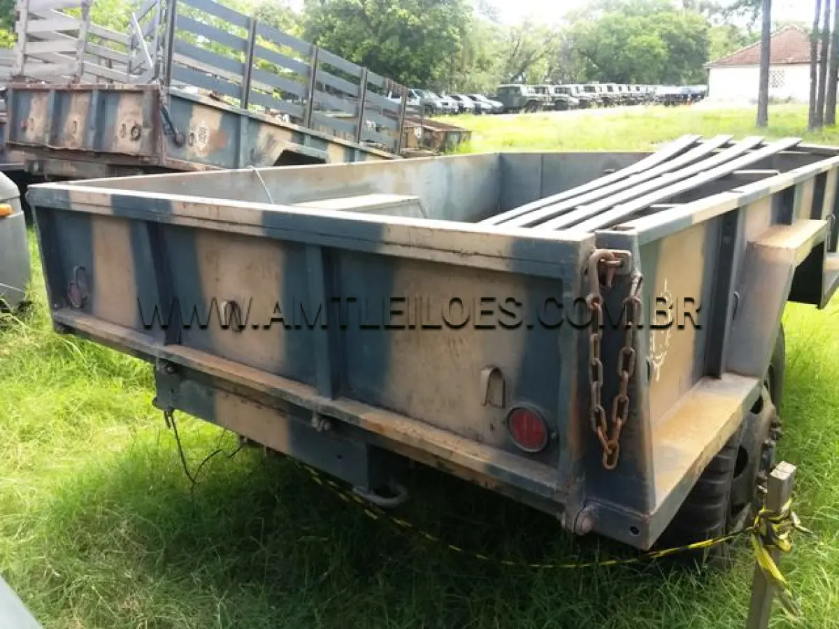 LOTE 067 - REBOQUE CARGA EMP GE M104 1 1/2T 2R FRUEHAUF 1963