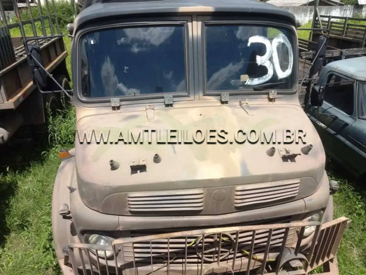 LOTE 030 - CAMINHÃO LG1819/36 5T 6X6 MERCEDES-BENZ, ANO 1981; REBOQUE CARGA FREIO AR COMP 12040 1 1/2T 2R RODOVIÁRIA, ANO 1976