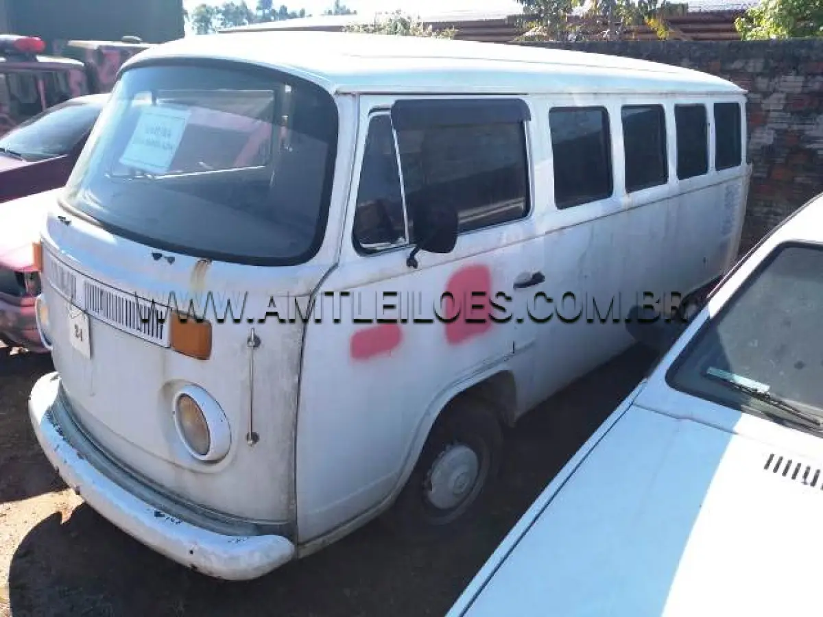 LOTE 024 - MARCA/MODELO: VW KOMBI / 1600, 09 Psg, 4 x 2
ANO: 1996
CHASSI: 9BWZZZ231TP014394
MOTOR: UG271386