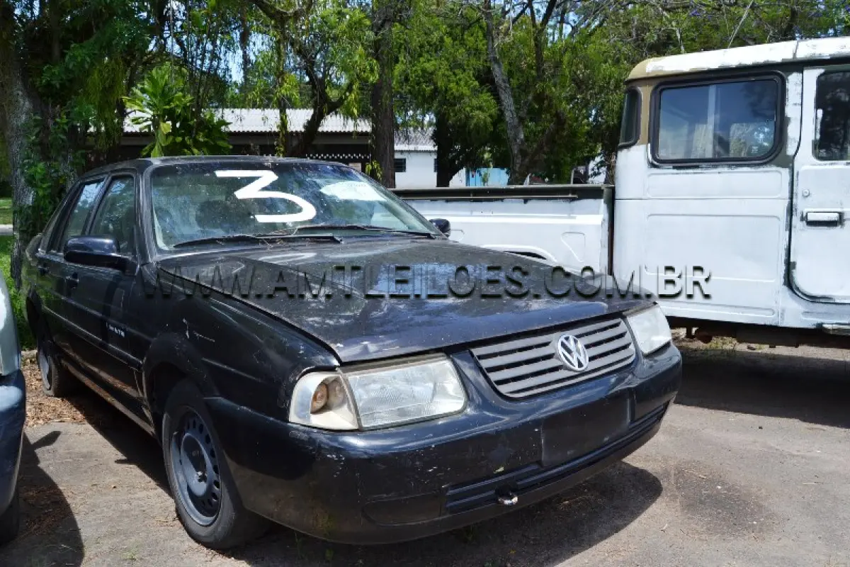 LOTE 003 - MARCA/MODELO: AUTOMÓVEL VW SANTANA 1.8 