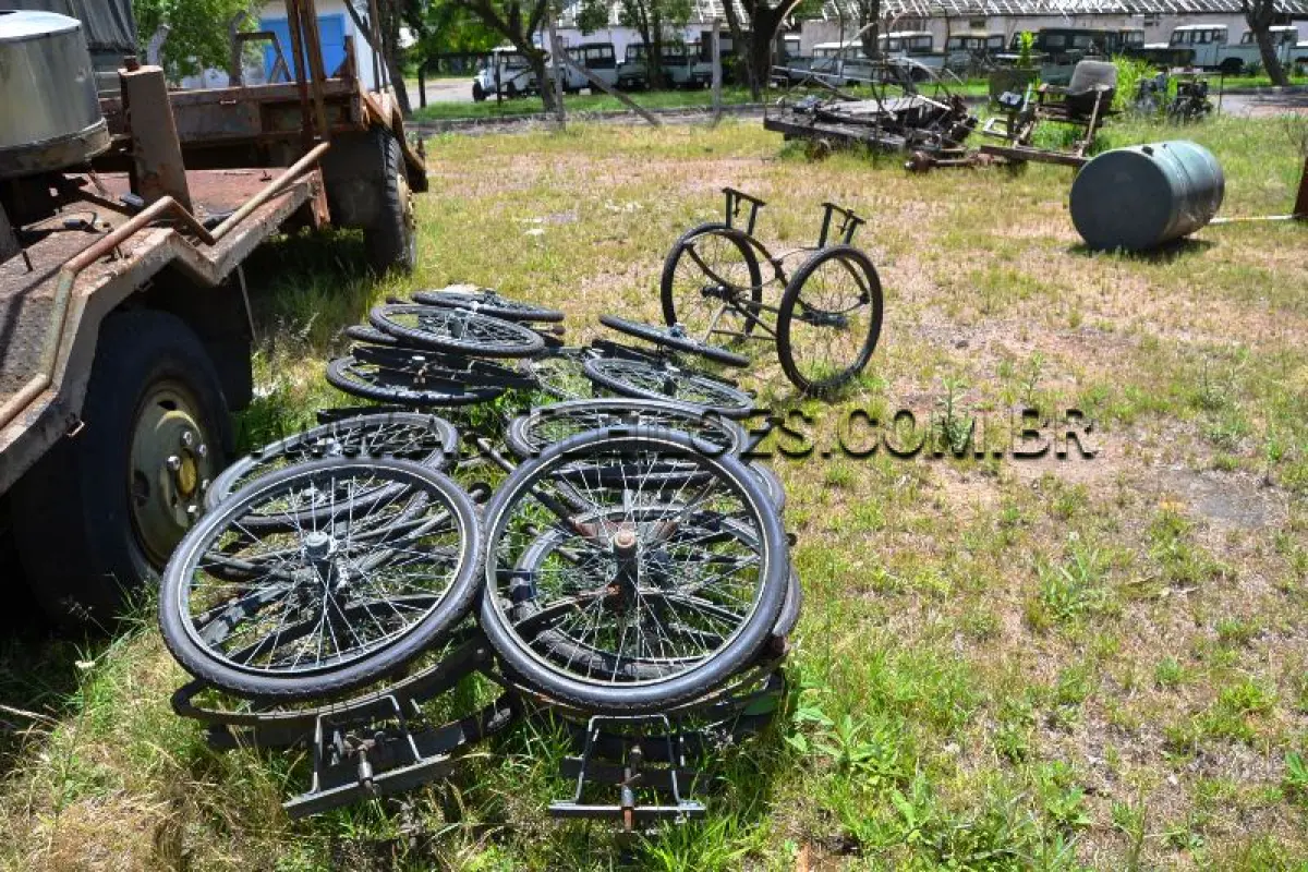 LOTE 01 - SUCATA DE FERRO COM PESO APROXIMADO DE 6.000 KG