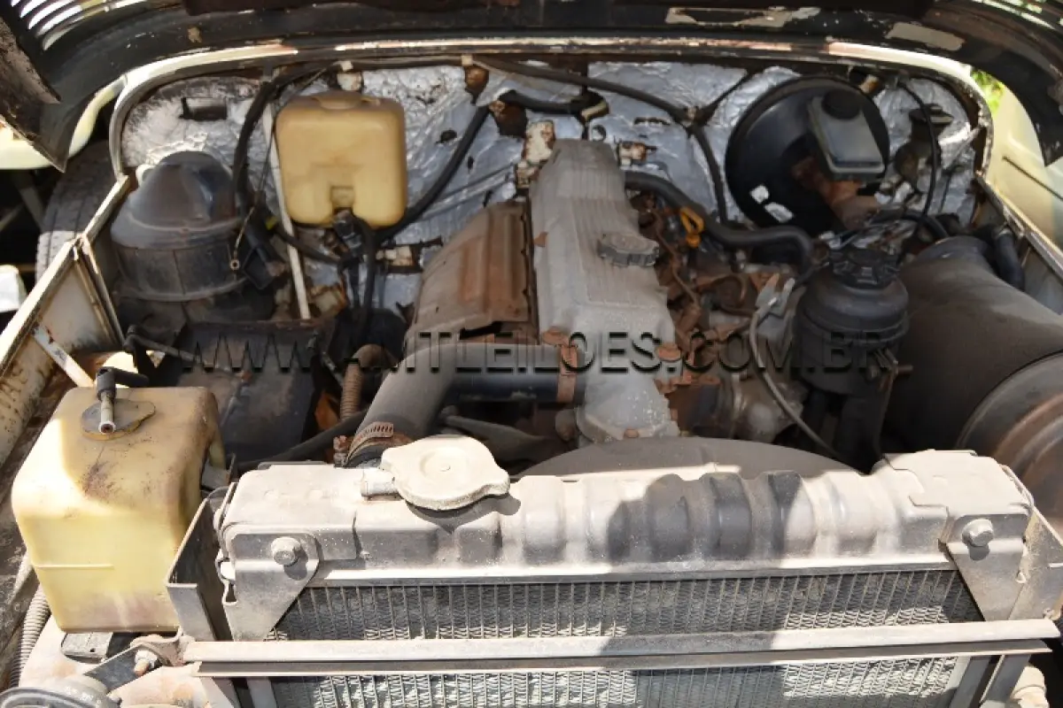 LOTE 023 - MARCA/MODELO: RÁDIO CABINE DUPLA TOYOTA BANDEIRANTE BJ55LP