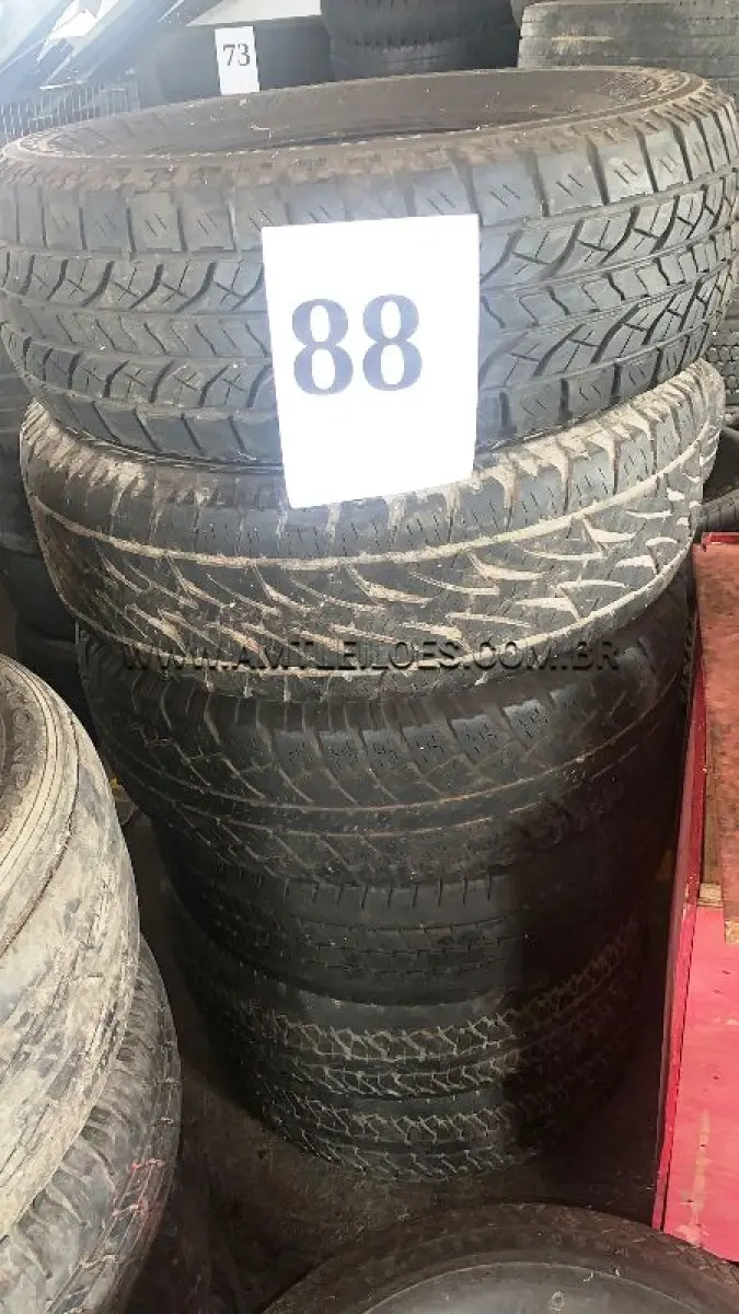 LOTE 088 - MARCA/MODELO: 02 PNEUS 235/70 R16 ; 01 PNEU 235/75 R15 ; 03 PNEUS 255/70 R16