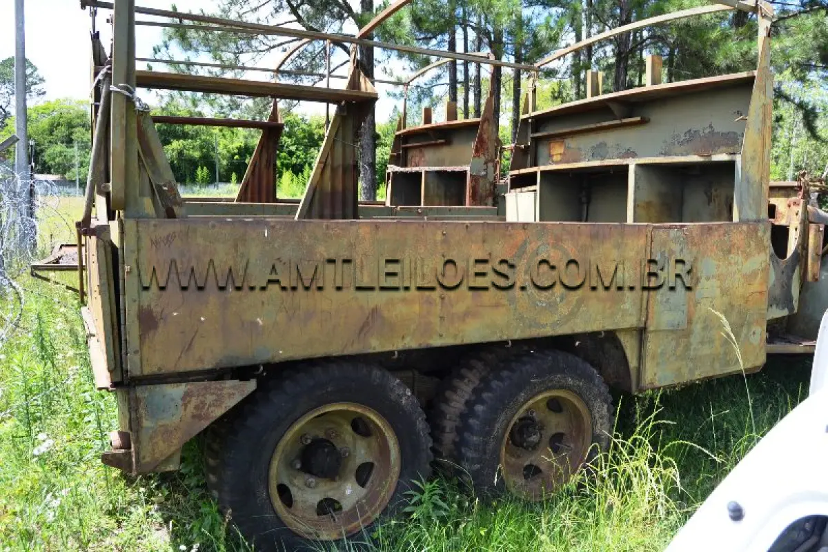 LOTE 01 - SUCATA DE FERRO COM PESO APROXIMADO DE 6.000 KG