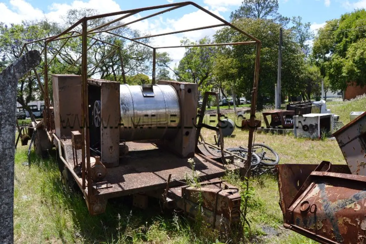 LOTE 01 - SUCATA DE FERRO COM PESO APROXIMADO DE 6.000 KG