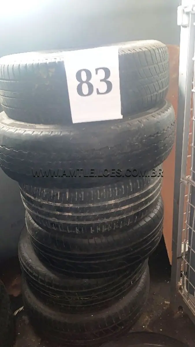LOTE 083 - MARCA/MODELO: 02 PNEUS 195/60 R15 ; 02 PNEUS 195/55 R15 ; 01 PNEU 195/75 R16 ; 01 PNEU 195/65 R15