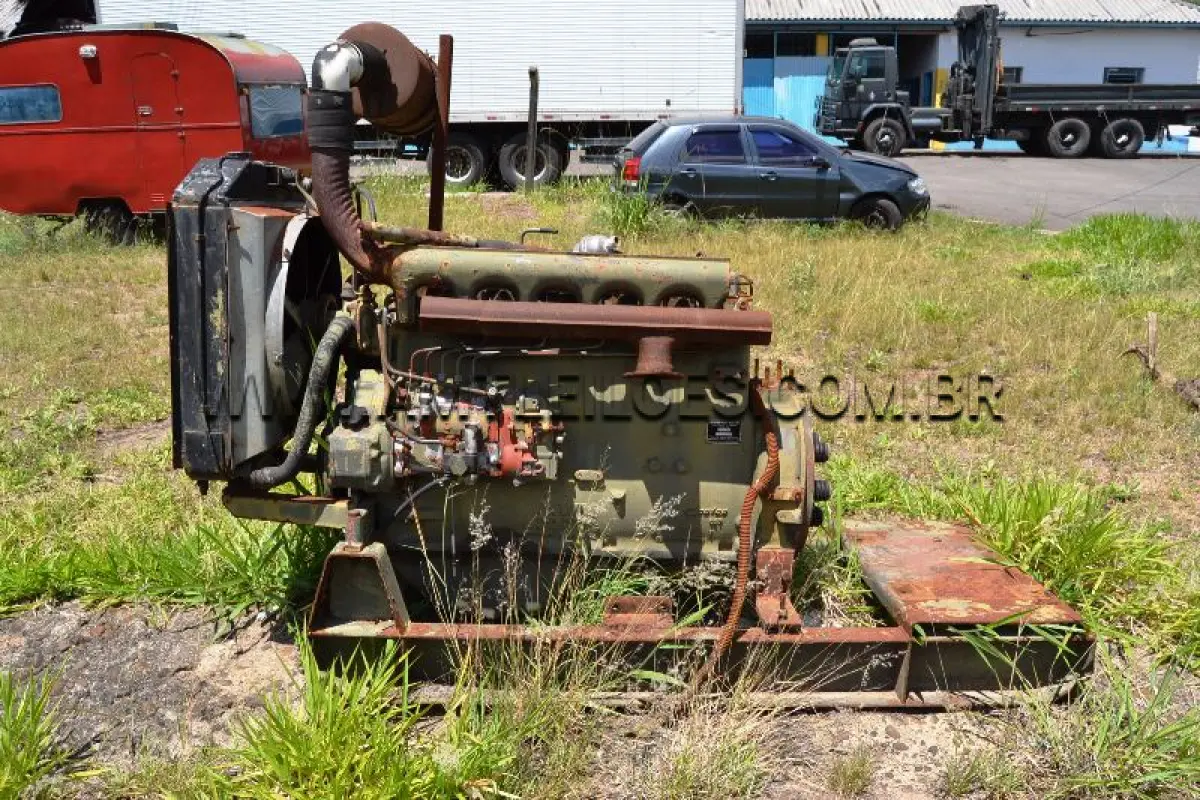 LOTE 01 - SUCATA DE FERRO COM PESO APROXIMADO DE 6.000 KG