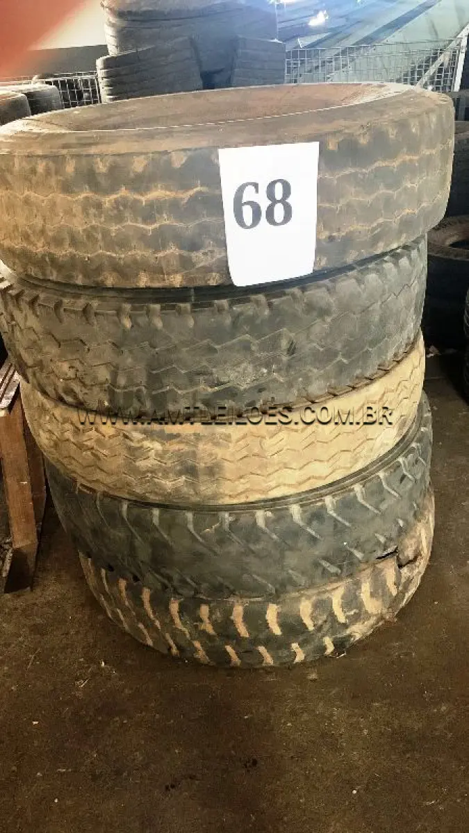 LOTE 068 - MARCA/MODELO: 09 PNEUS 10.00 R20