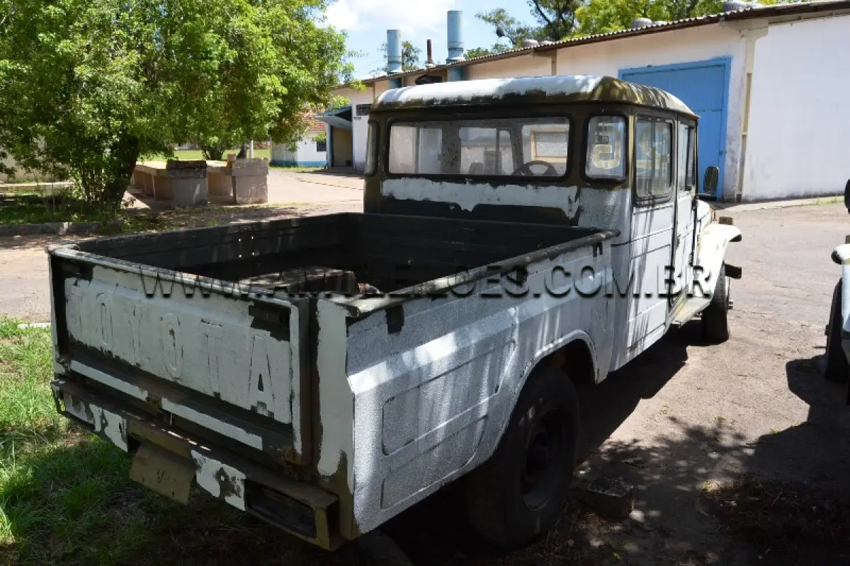 LOTE 026 - MARCA/MODELO: RÁDIO CABINE DUPLA TOYOTA BANDEIRANTE BJ55LP