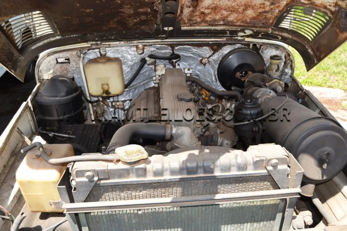 LOTE 026 - MARCA/MODELO: RÁDIO CABINE DUPLA TOYOTA BANDEIRANTE BJ55LP