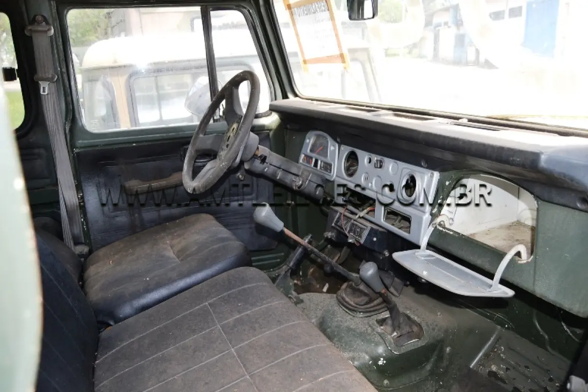 LOTE 029 - MARCA/MODELO: RÁDIO CABINE DUPLA TOYOTA BANDEIRANTE BJ55LP