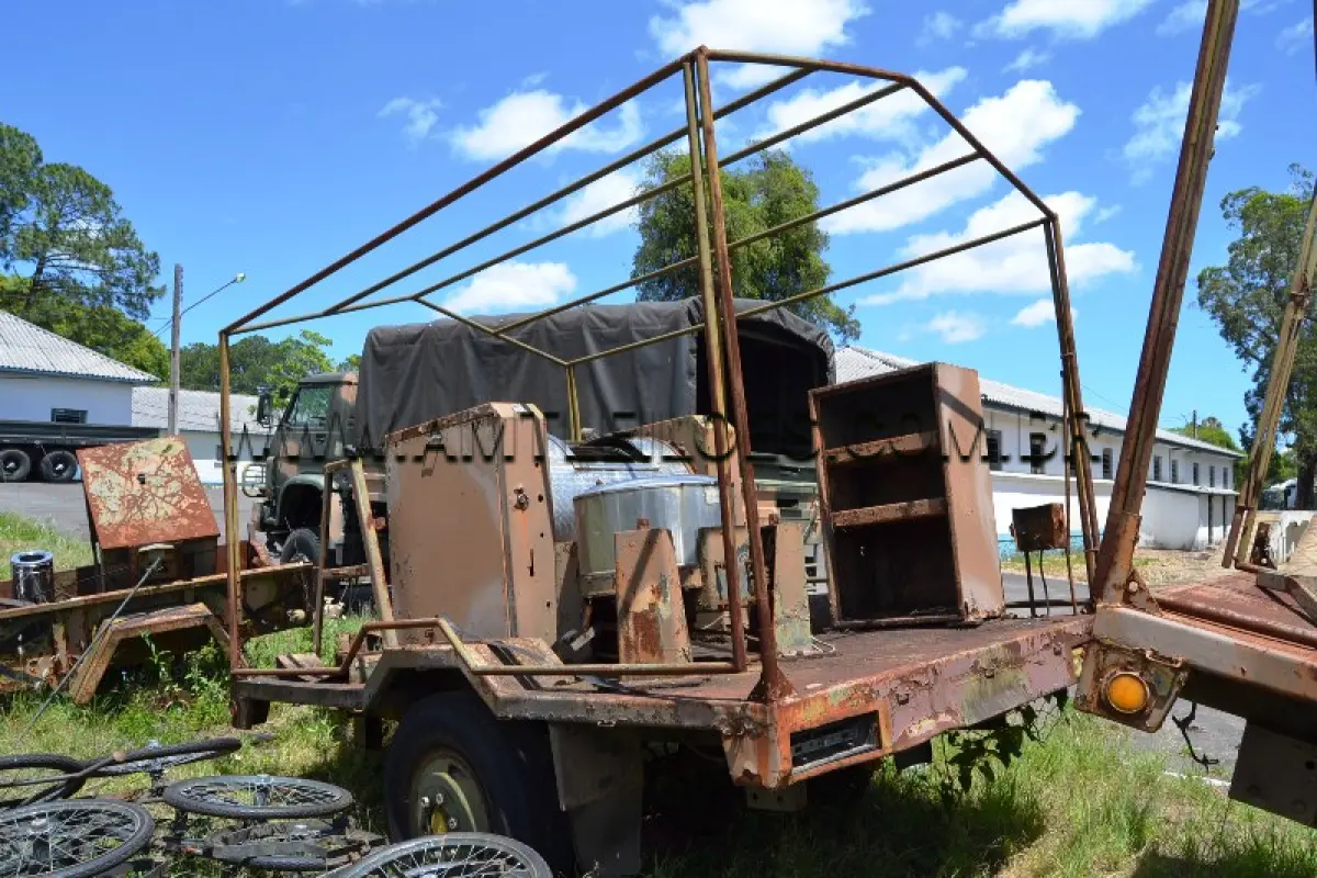LOTE 01 - SUCATA DE FERRO COM PESO APROXIMADO DE 6.000 KG