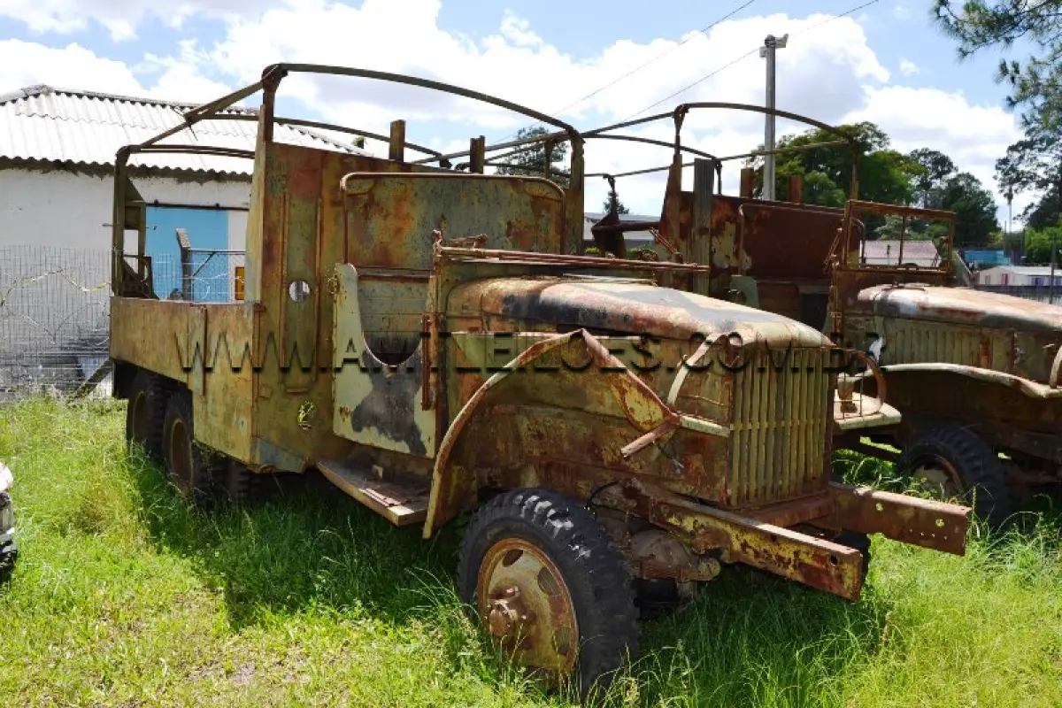 LOTE 01 - SUCATA DE FERRO COM PESO APROXIMADO DE 6.000 KG