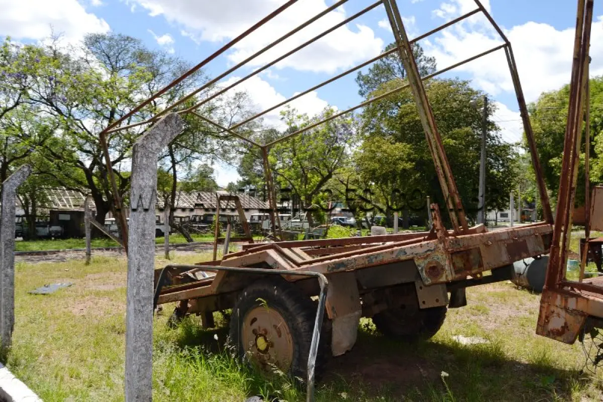 LOTE 01 - SUCATA DE FERRO COM PESO APROXIMADO DE 6.000 KG