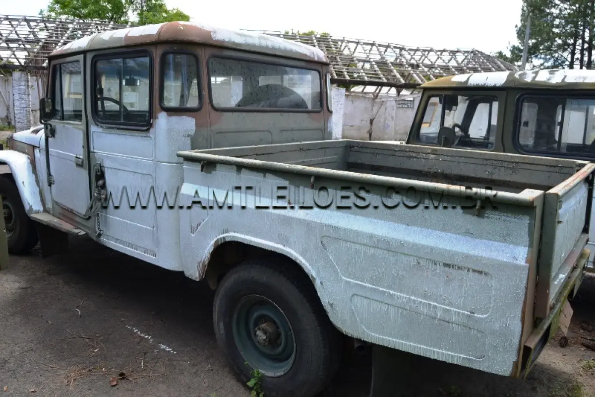 LOTE 023 - MARCA/MODELO: RÁDIO CABINE DUPLA TOYOTA BANDEIRANTE BJ55LP