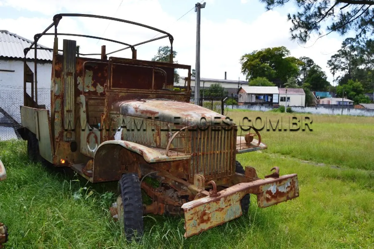 LOTE 01 - SUCATA DE FERRO COM PESO APROXIMADO DE 6.000 KG