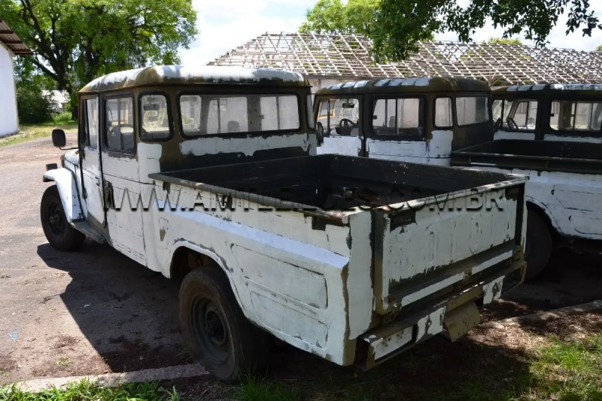 LOTE 026 - MARCA/MODELO: RÁDIO CABINE DUPLA TOYOTA BANDEIRANTE BJ55LP