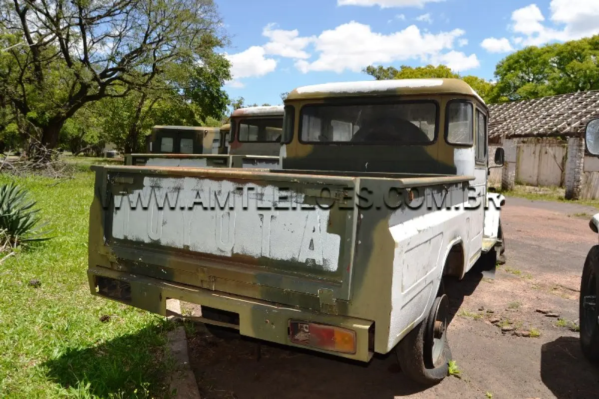 LOTE 024 - MARCA/MODELO: RÁDIO CABINE DUPLA TOYOTA BANDEIRANTE BJ55LP