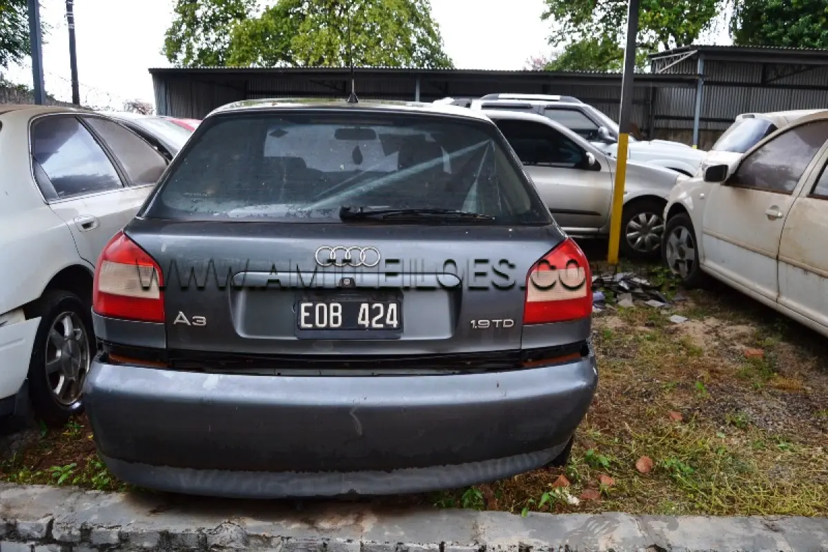 LOTE 004 - SUCATA: Espécie: AUTOMÓVEL, AUDI 3 COM EMPLACAMENTO DO EXTERIOR ARGENTINA / Placa: EOB424 / Cor: Cinza.