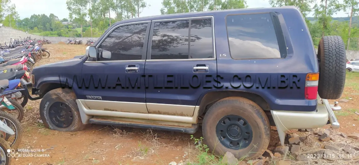 LOTE 003 - SUCATA: Espécie: AUTOMÓVEL, Caminhonete ISUZU/TROOPER , COM EMPLACAMENTO DO EXTERIOR PARAGUAI / Placa: ADG764/Cor: Azul.
