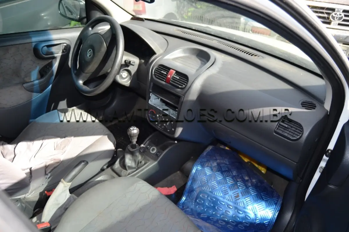 LOTE 011 - GM/CORSA SEDAN MAXX, Placa: IMU3584, UF: RS; Ano/Mod: 2005; Cor: Branca, RENAVAM: 869835963; Chassi: 9BGXH19G06B149649; Motor: G50007896