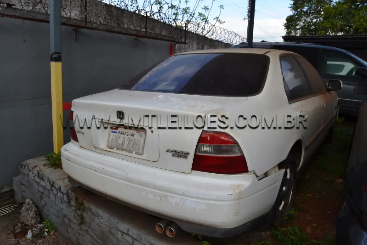 LOTE 007 - SUCATA - HONDA/ACCORD SEDÃ, Placa: ACJ228, UF: PARAGUAY Ano: 1994/ Cor: Branca, Chassi: JHMCD56200C000823.