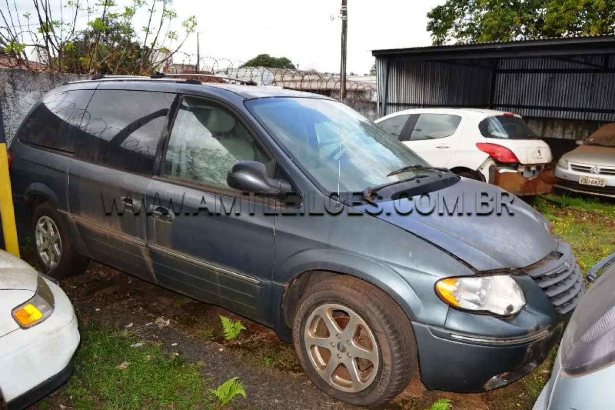 LOTE 008 - SUCATA - CHRYSLER / TOW AND COUNTRY, Placa: OBC774, UF: PARAGUAY, Ano: 2005/ Cor: Verde, Chassi: 2C8GP64L55R294296.