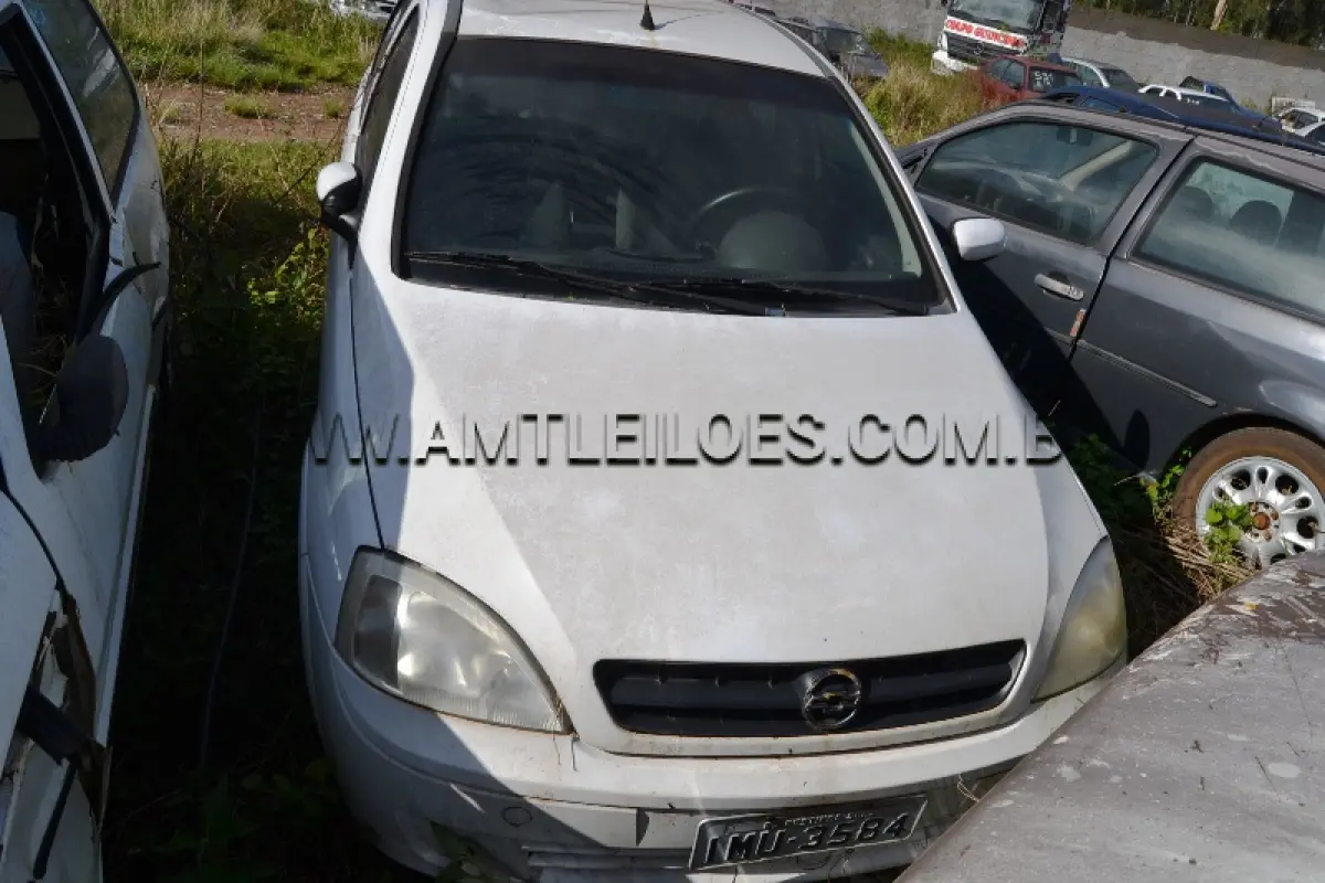 LOTE 011 - GM/CORSA SEDAN MAXX, Placa: IMU3584, UF: RS; Ano/Mod: 2005; Cor: Branca, RENAVAM: 869835963; Chassi: 9BGXH19G06B149649; Motor: G50007896