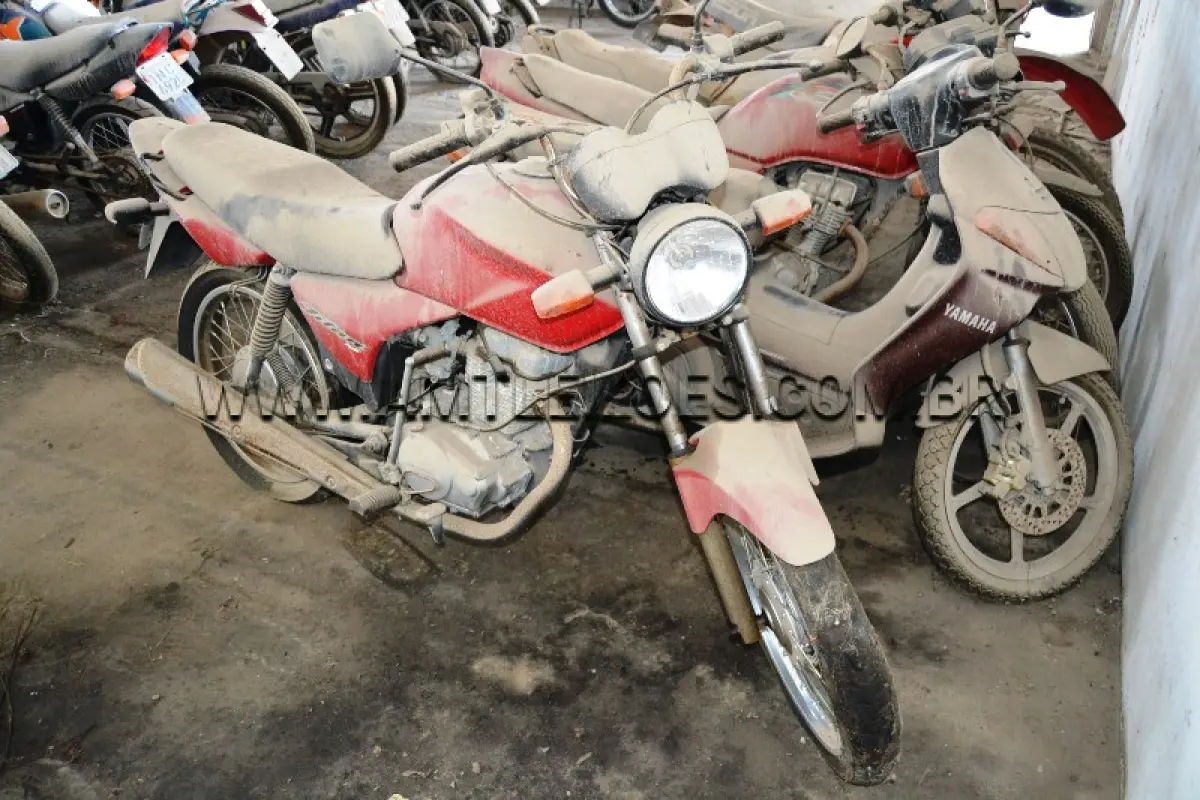 LOTE 007 - Espécie: PASSAGEIRO / Marca: HONDA / Modelo: CG 150 TITAN KS / Placa: IMG3483 / Ano fabricação: 2004 / Ano modelo: 2004 / Cor: VERMELHA / Chassi: 9C2KC08105R002465 / Motor: KC08E15002465 / Renavam: 845164414
