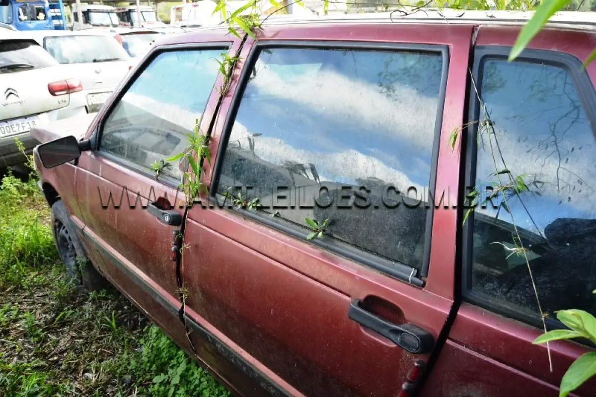 LOTE 008 - SUCATA - FIAT/UNO ELETRONIC, Placa: IBY2343, UF: RS; Ano/Mod: 1994; Cor: Vermelha, Chassi: 9BD146000R5276319; Motor: 4029108.