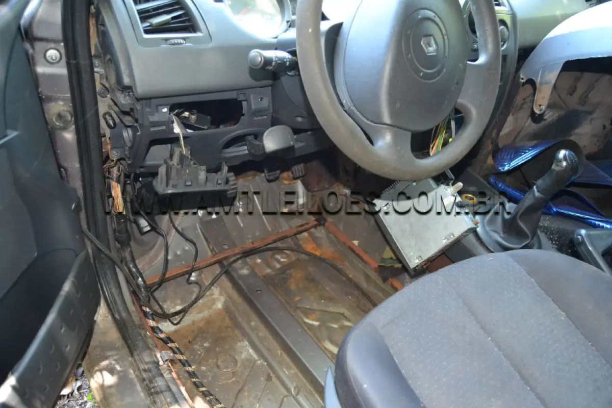 LOTE 010 - SUCATA - RENAULT MEGANE 1.5 / SEDAN 4 PORTAS, Placa: GKX 696, UF: PARAGUAY, Cor: Azul, Ano/Mod.: 2006/2007