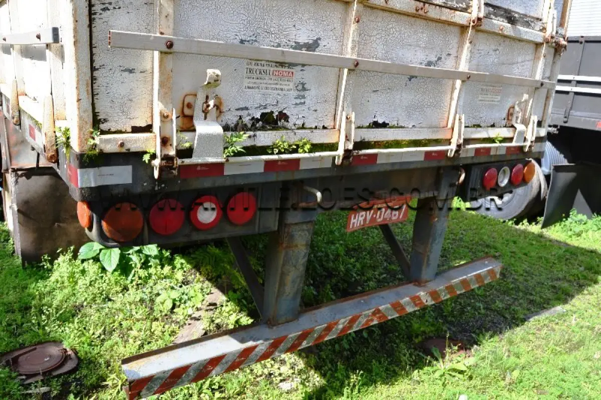 LOTE 005 - SEMI-REBOQUE, Marca/Modelo; SR/NOMA SR3E27 CG, Placa: HRV0467, UF: MS; Ano/Mod: 1999; Cor: Branca, RENAVAM: 720042330; Chassi: 9EP071330X1000659.