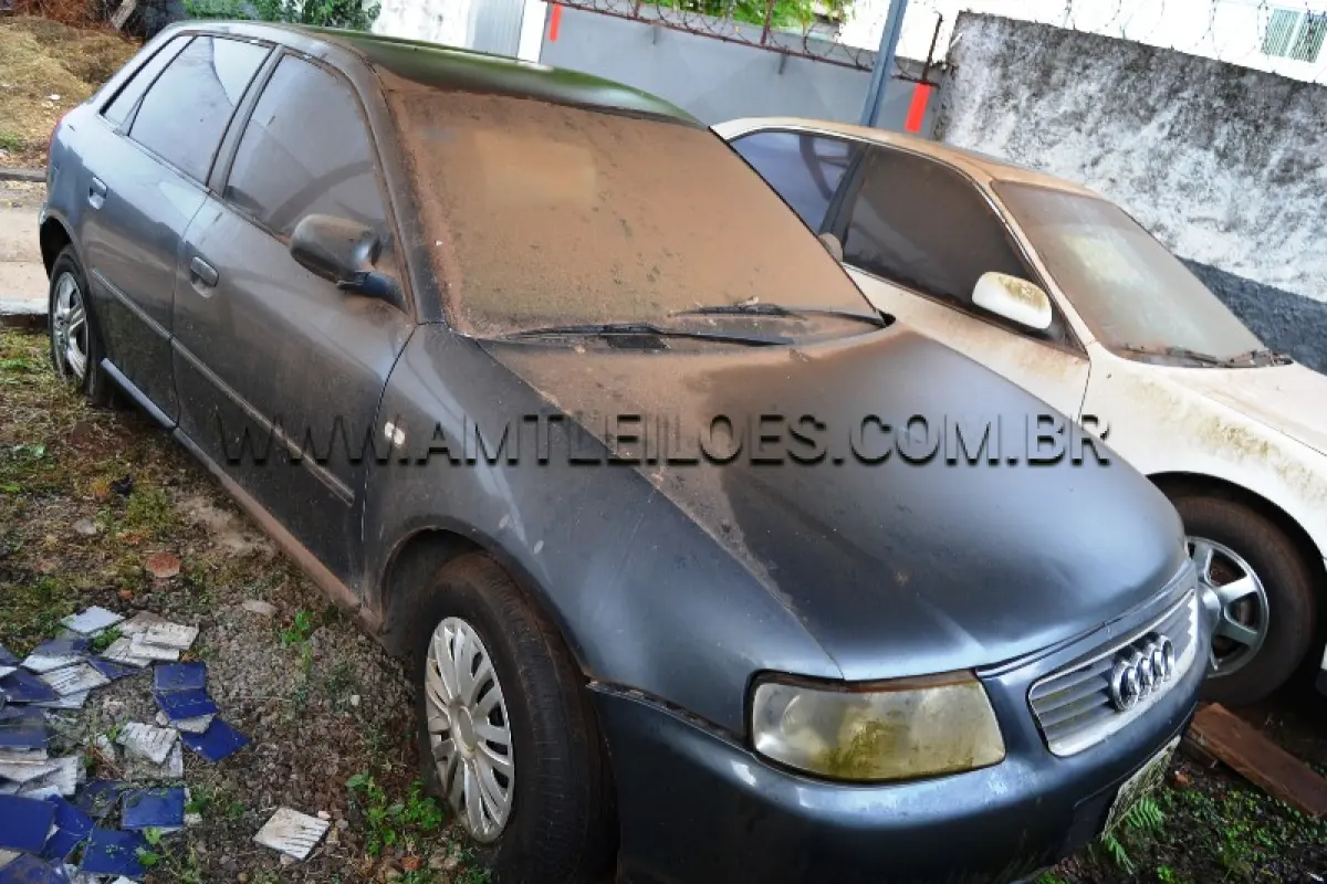 LOTE 004 - SUCATA: Espécie: AUTOMÓVEL, AUDI 3 COM EMPLACAMENTO DO EXTERIOR ARGENTINA / Placa: EOB424 / Cor: Cinza.