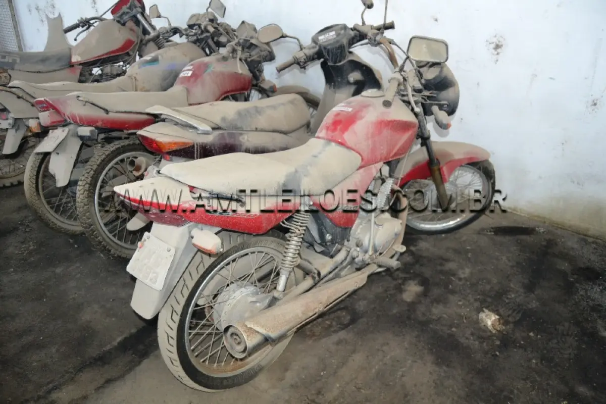 LOTE 007 - Espécie: PASSAGEIRO / Marca: HONDA / Modelo: CG 150 TITAN KS / Placa: IMG3483 / Ano fabricação: 2004 / Ano modelo: 2004 / Cor: VERMELHA / Chassi: 9C2KC08105R002465 / Motor: KC08E15002465 / Renavam: 845164414