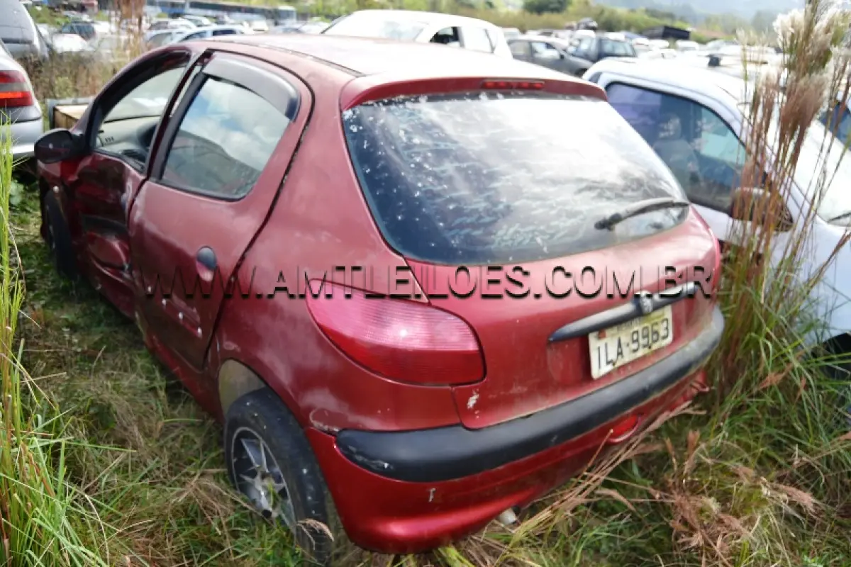 LOTE 001 - SUCATA - PEUGEOT/206 SOLEIL, Placa: ILA9963, UF: RS; Ano/Mod: 2002; Cor: Vermelha, Chassi: 8AD2A7LZ93W018672; Motor: 10TR01Q0045762.