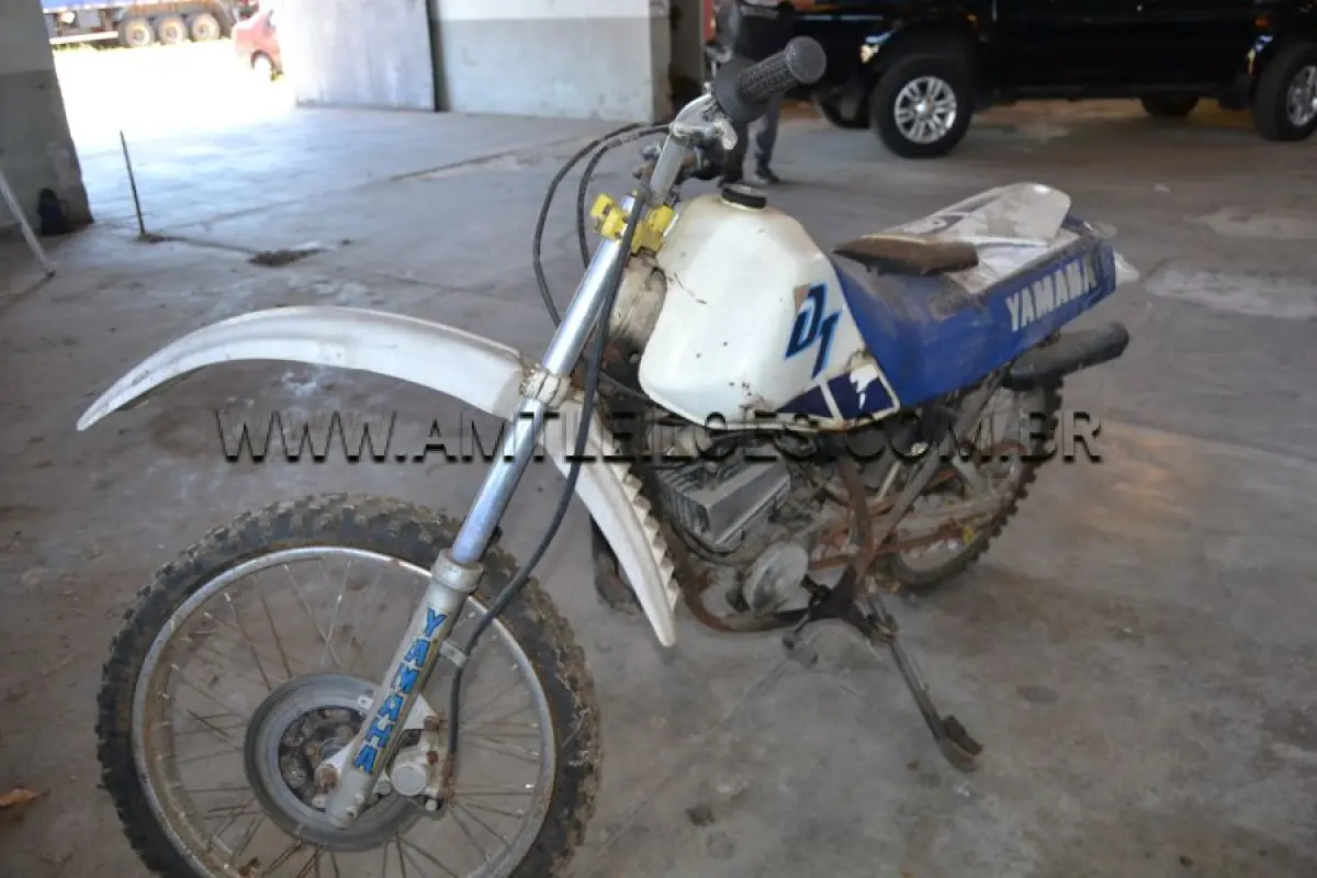 LOTE 017 - SUCATA - MOTOCICLETA; YAMAHA/DT 180 Z,  Placa: ICS6379, UF: RS; Ano: 1989; Cor: Branca, RENAVAM: 577120360;  Chassi: 9C62TW000K0020351;  Motor: 2TW020351.