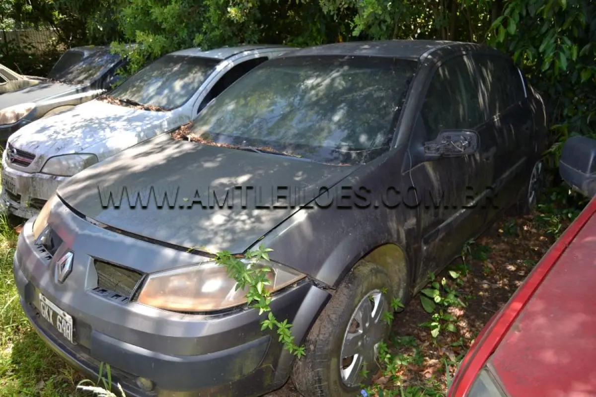 LOTE 010 - SUCATA - RENAULT MEGANE 1.5 / SEDAN 4 PORTAS, Placa: GKX 696, UF: PARAGUAY, Cor: Azul, Ano/Mod.: 2006/2007