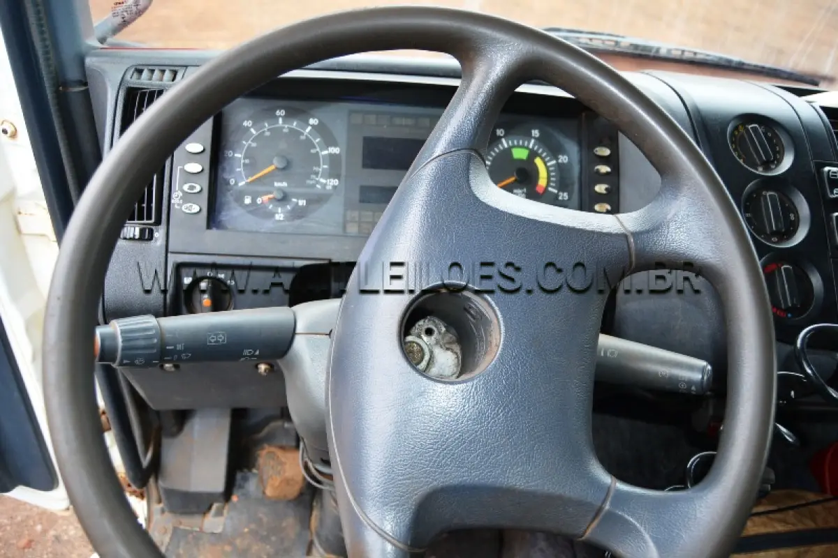 LOTE 001 - MERCEDES BENZ/1938 S/TRAÇÃO, ANO/MOD 2002/2002, BRANCA, ALCOOL/GASOLINA, PLACA: DAH8304‐SP, RENAVAM: 796474036, CHASSI: 9BM6931962B301426, N° MOTOR: