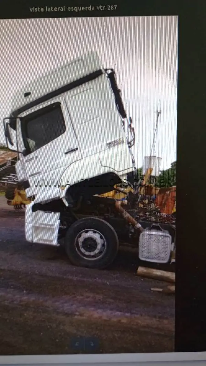 LOTE 002 - ESPÉCIE: TRACAO / Marca: M.BENZ / Modelo: 1938 S / Placa: DAH8304 / Ano fabricação: 2002 / Ano modelo: 2002 / Cor: BRANCA / Chassi: 9BM6931962B301426 / Renavam: 796474036
