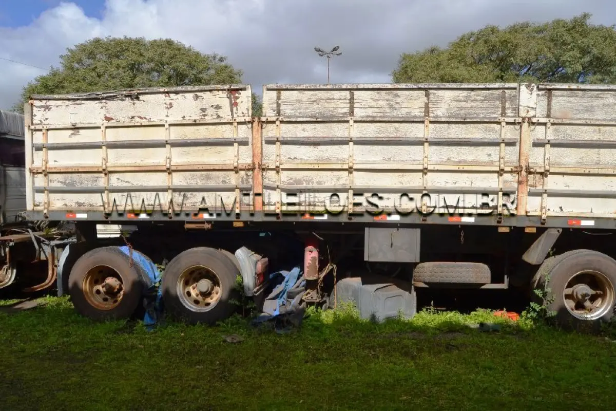 LOTE 005 - SEMI-REBOQUE, Marca/Modelo; SR/NOMA SR3E27 CG, Placa: HRV0467, UF: MS; Ano/Mod: 1999; Cor: Branca, RENAVAM: 720042330; Chassi: 9EP071330X1000659.