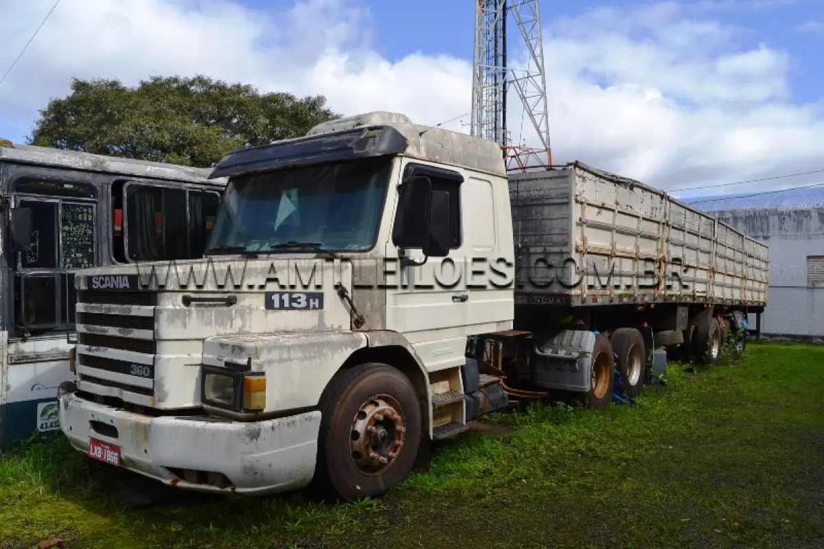 LOTE 004 - CAMINHÃO TRATOR, Marca/Modelo; SCANIA/T113 H 4X2 360, Placa: LXB1866, UF: MS; Ano/Mod: 1995; Cor: Branca, RENAVAM: 636482928; Chassi: 9BSTH4X2ZS2215032; Motor: 3172690.