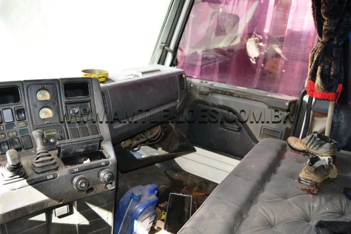 LOTE 004 - CAMINHÃO TRATOR, Marca/Modelo; SCANIA/T113 H 4X2 360, Placa: LXB1866, UF: MS; Ano/Mod: 1995; Cor: Branca, RENAVAM: 636482928; Chassi: 9BSTH4X2ZS2215032; Motor: 3172690.