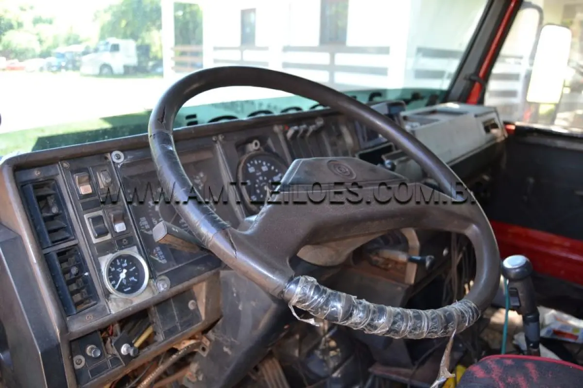 LOTE 011 - CAMINHÃO TRAÇÃO, SCANIA/T112 MA 4X2, Placa: KBP2930, UF: MS; Ano: 1982; Cor: Vermelha, RENAVAM: 113872739; Chassi: 9BSTM4X2Z03213065; Motor: 3029934.