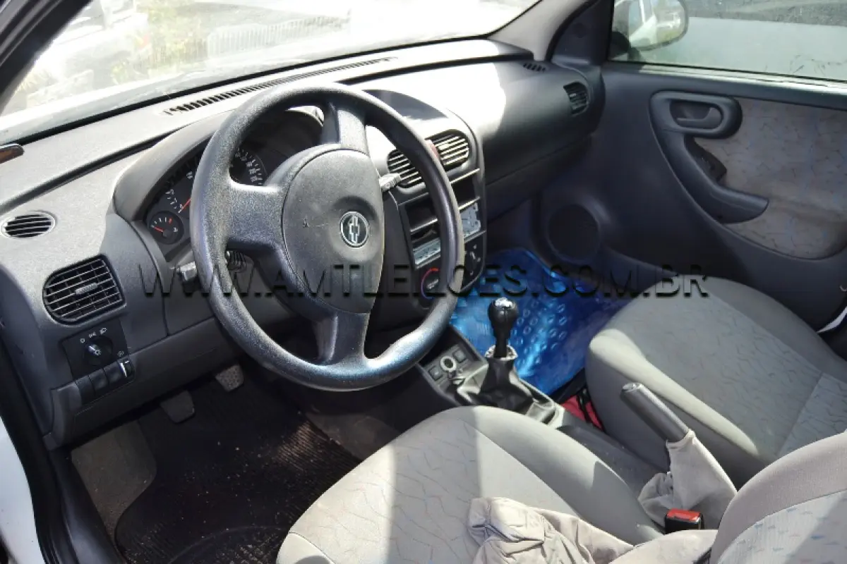 LOTE 011 - GM/CORSA SEDAN MAXX, Placa: IMU3584, UF: RS; Ano/Mod: 2005; Cor: Branca, RENAVAM: 869835963; Chassi: 9BGXH19G06B149649; Motor: G50007896