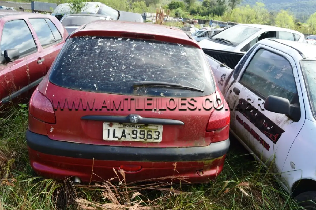 LOTE 001 - SUCATA - PEUGEOT/206 SOLEIL, Placa: ILA9963, UF: RS; Ano/Mod: 2002; Cor: Vermelha, Chassi: 8AD2A7LZ93W018672; Motor: 10TR01Q0045762.